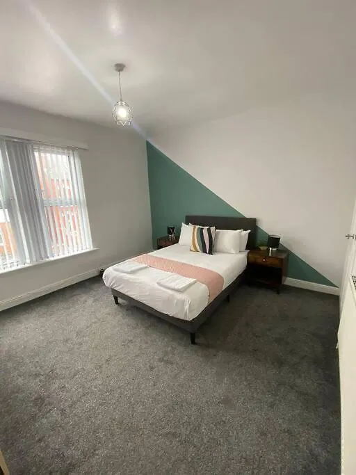 3-Bed House Near M1 & Meadowhall With Free Parking Brightside